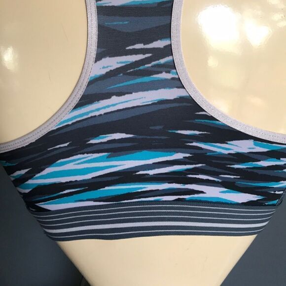 Under Armour compression sports bra, XS - Picture 4 of 5